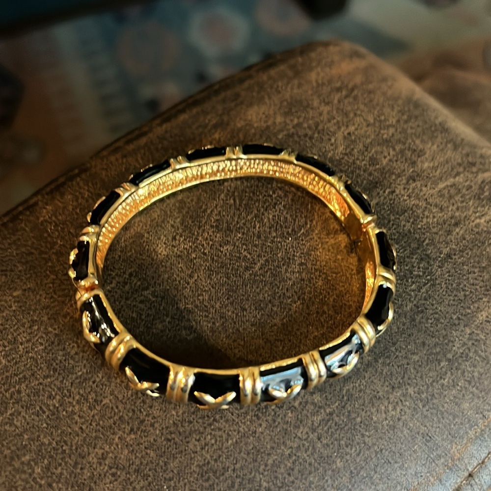 Gorgeous Hinge Bangle - image 2